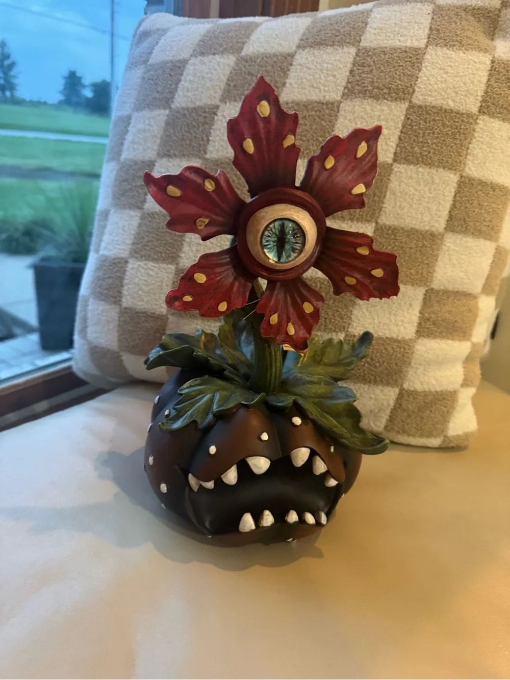 HALLOWS EVE SPOOKY HALLOWEEN EYEBALL MONSTER FLOWR FIGURINE “LIL SHOP OF HORRORS
